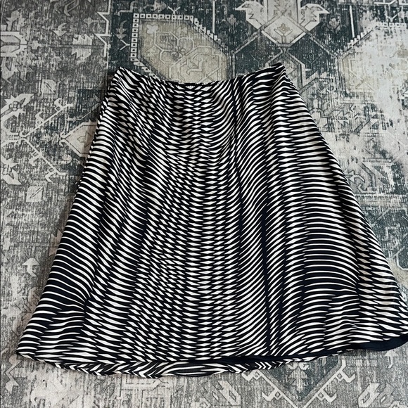 Express women’s Monochrome Zigzag Skirt size XS - Picture 1 of 7